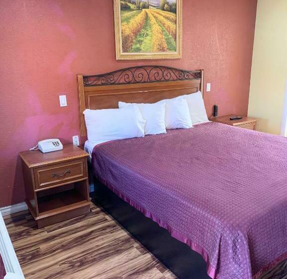 带大床的标准间, Villa Court Inn Oroville