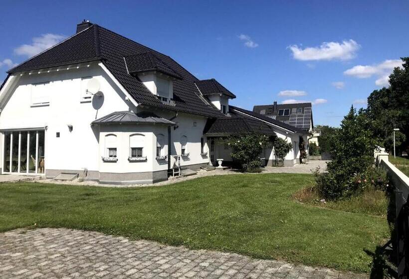 Номер Стандарт, Room In Apartment   Haus Im Grunen House In The Green