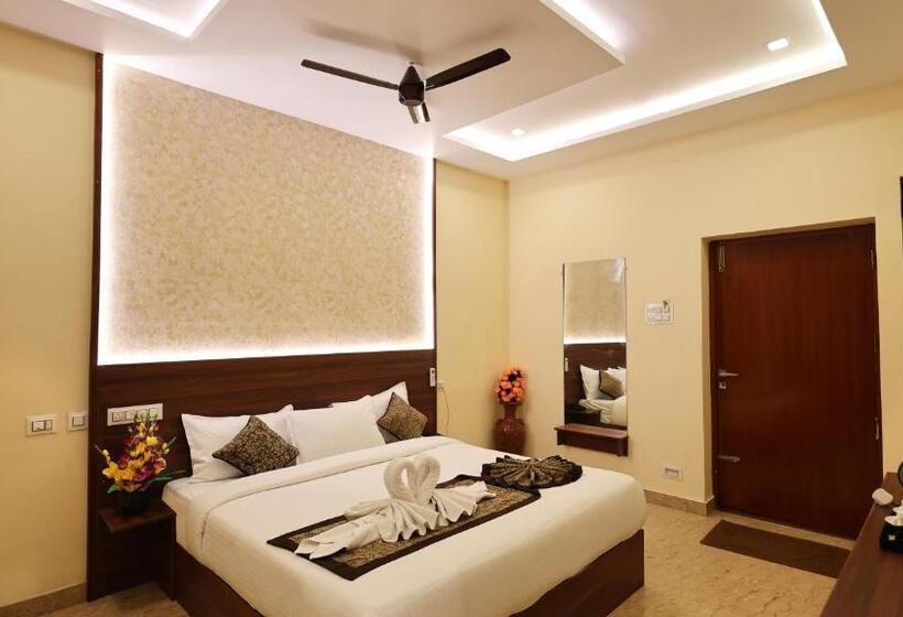 Номер Deluxe с Балконом, Grand Square