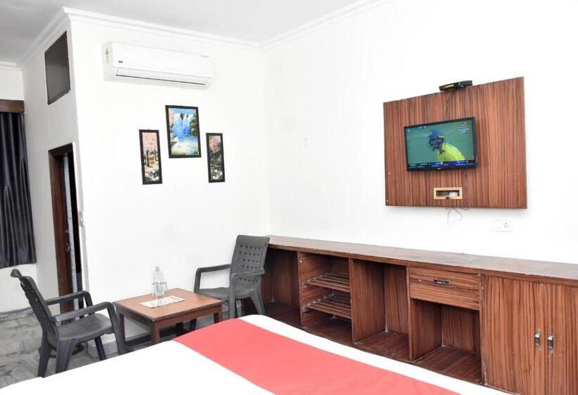 Номер Стандарт, Paramod Palace