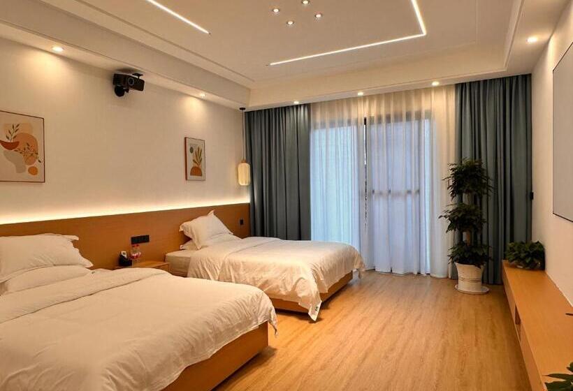 Номер Стандарт, Slowdown Hostel Wulong
