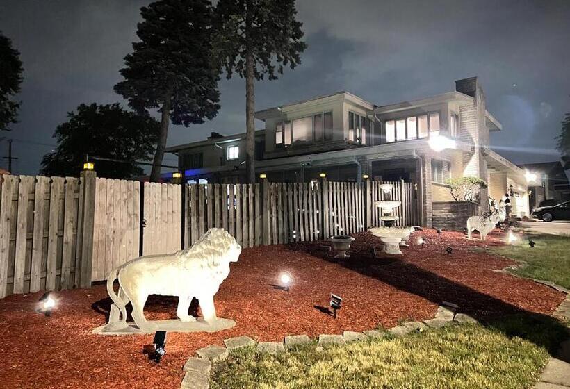 سوئیت با تخت بزرگ, Pill Hill Mansion