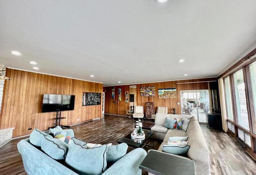 سوئیت با تخت بزرگ, Pill Hill Mansion