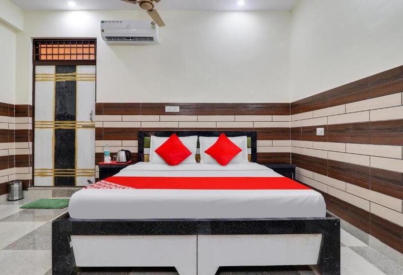 Трехместный Номер Классика, Oyo Flagship Hotel The Kailash
