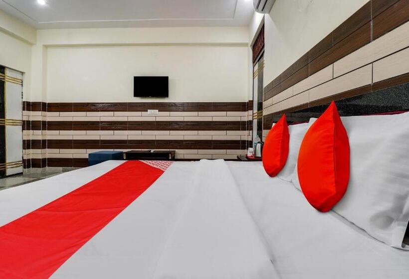 Трехместный Номер Классика, Oyo Flagship Hotel The Kailash
