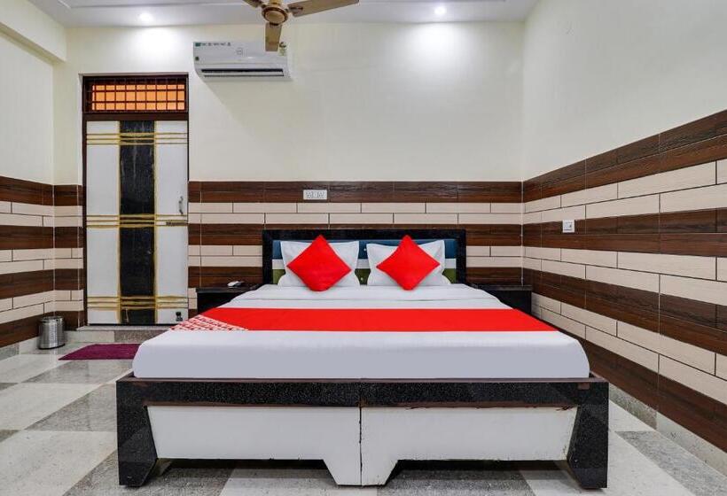 Трехместный Номер Классика, Oyo Flagship Hotel The Kailash
