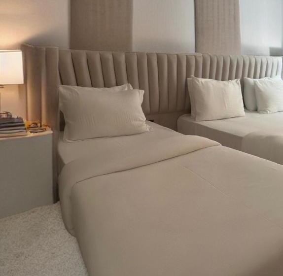 Трехместный Номер Deluxe, The Queen Airport Hotel Round Trip Airport Service