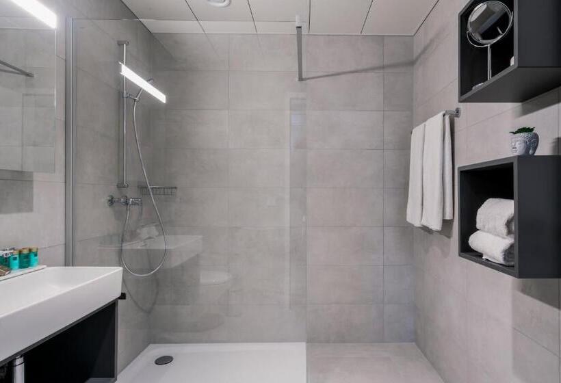 Полулюкс, Yparc Hôtel