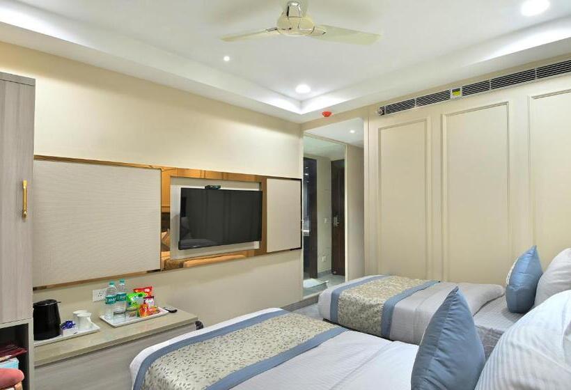 带大床的高级房间, Newly Built Hotel Sapphire House Paharganj  5mins Walk From Railway Station And Metro Station