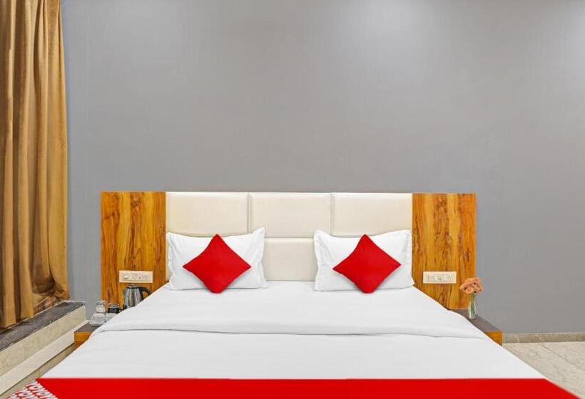 Трехместный Номер Классика, Collection O Hotel Dumas Rooms & Restaurant