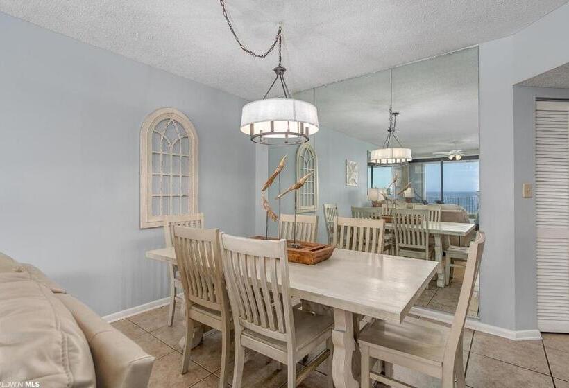 דירת חדר נוף לים, Windward Pointe   404   Amazing Views Huge Balcony 3 Bed