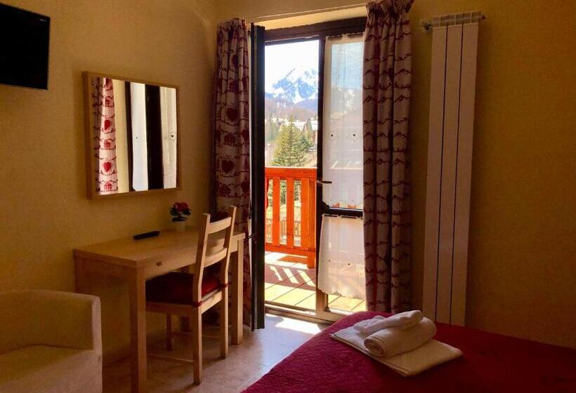 اتاق استاندارد با چشم‌انداز کوهستان, Piccolo Chalet