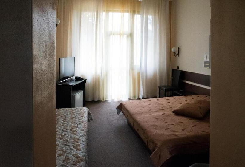 Номер Стандарт Трехместный, Boutique Hotel Lyulyak