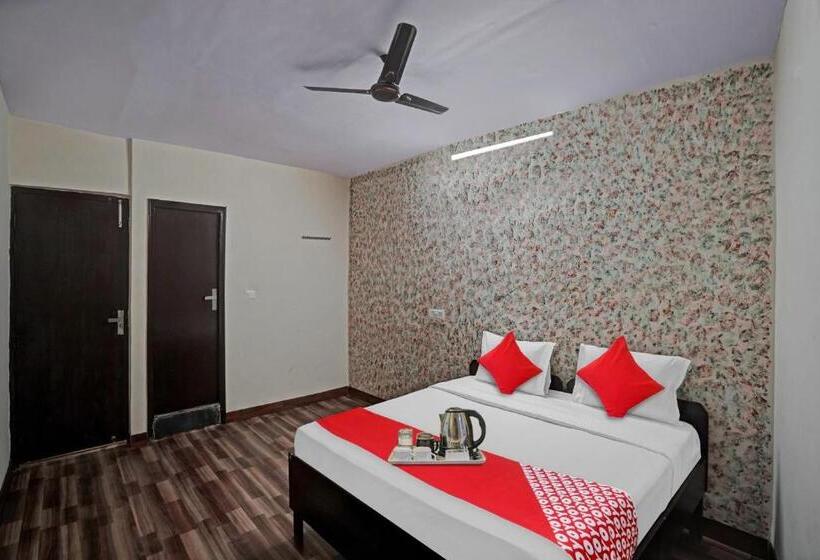 三人经典房间, Flagship S R Hotel Near Pvr Ansal Plaza Greater Noida