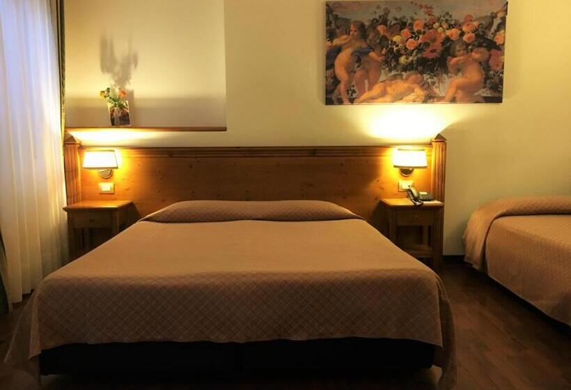 Номер Стандарт Трехместный, Albergo Scarpone