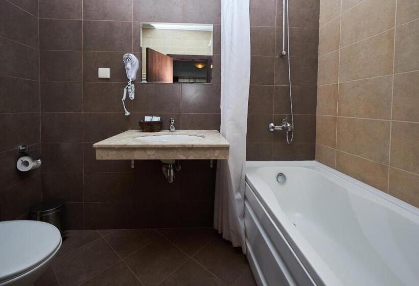 Апартаменты 2 Спальни, Mountain Paradise By The Walnut Trees   Free Wellness