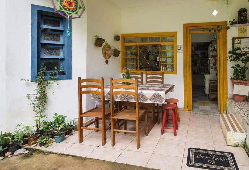سوئیت جونیور با چشم‌انداز باغ, Hospedaria Lar Sagrado Arco íris