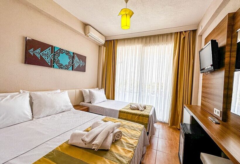 Трехместный Номер Deluxe Вид на Море, Grand Avşa Otel