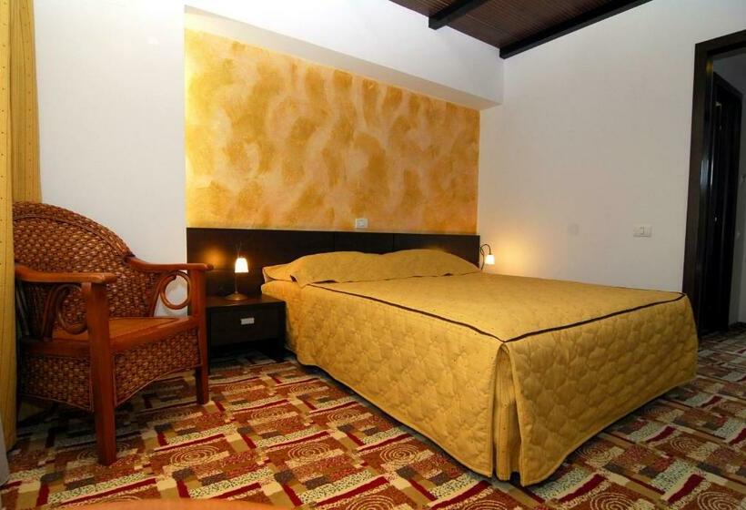 Полулюкс, Casa Iris Hotel & Restaurant