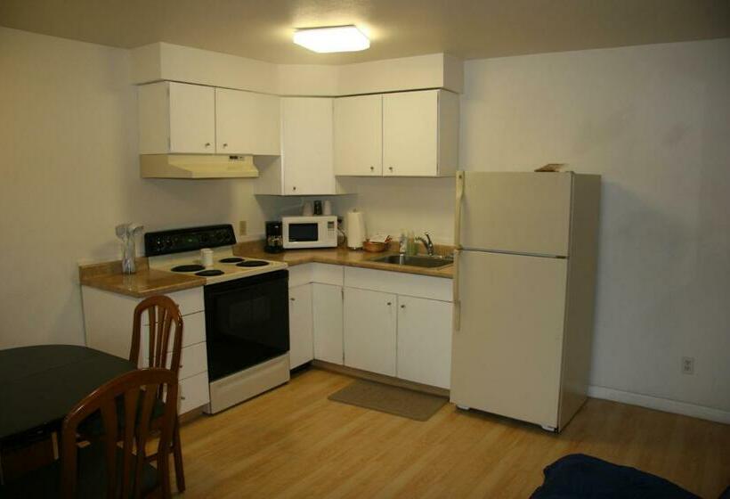 Люкс Кровать Кинг, Coastal Inn And Suites
