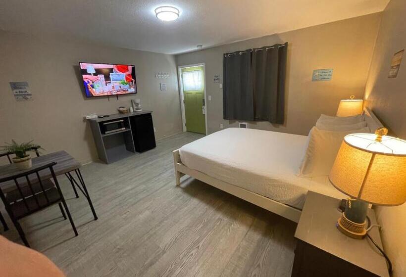Студия Стандарт, Coastal Inn And Suites