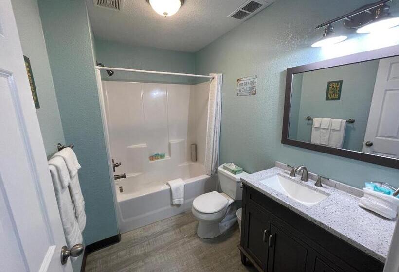 Люкс 3 Спальни, Coastal Inn And Suites