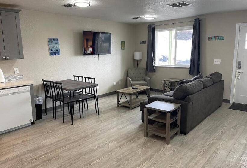 Люкс 3 Спальни, Coastal Inn And Suites