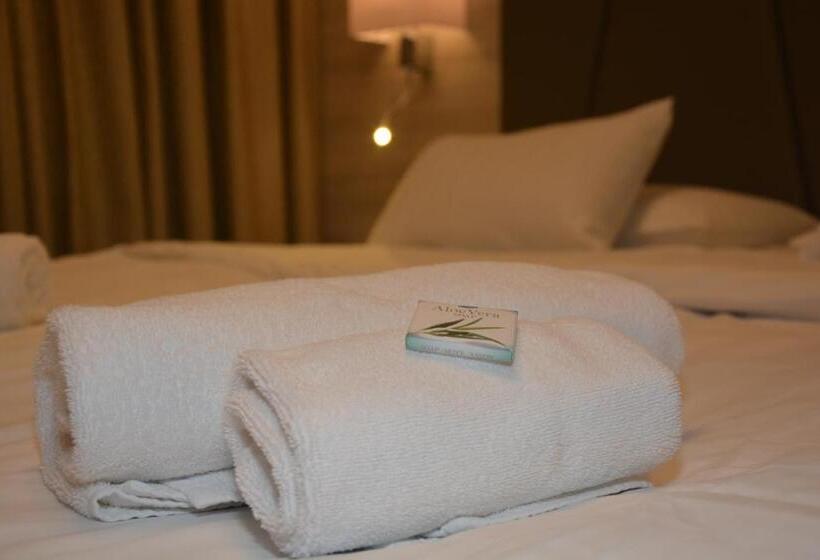 2 Bedrooms Suite Sea View, Fiesa