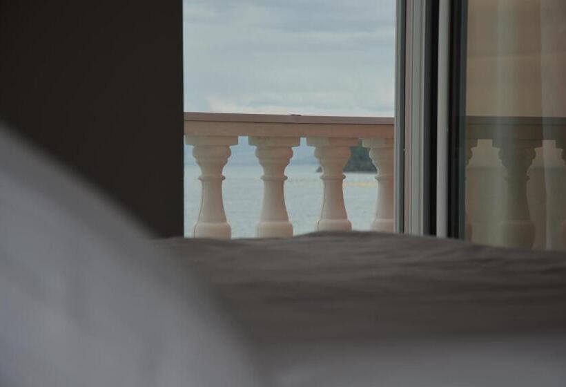 2 Bedrooms Suite Sea View, Fiesa
