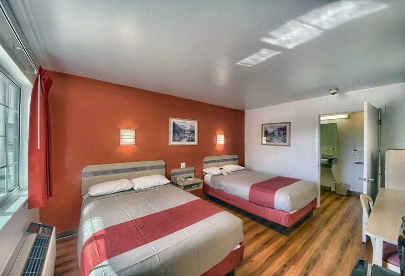 Четырехместный Номер Стандарт, Motel 6kerrville, Tx