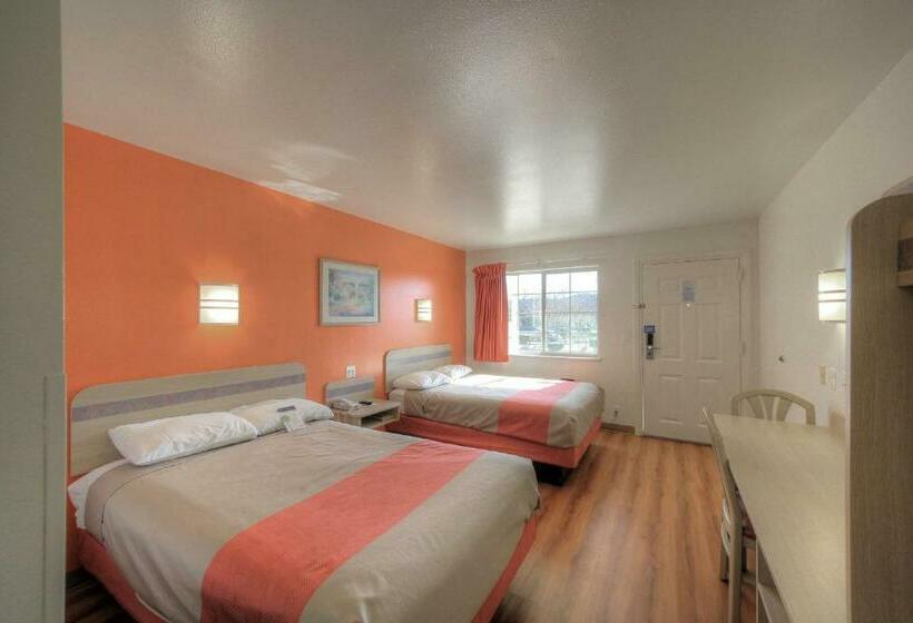 Четырехместный Номер Стандарт, Motel 6kerrville, Tx