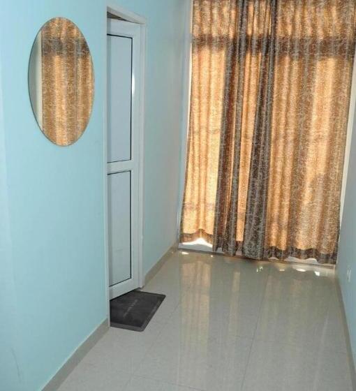 Трехместный Номер Классика, Collection O 81038 Royal Galaxy Inn