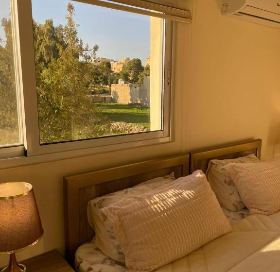 اتاق استاندارد سه نفره, Classy Hostel