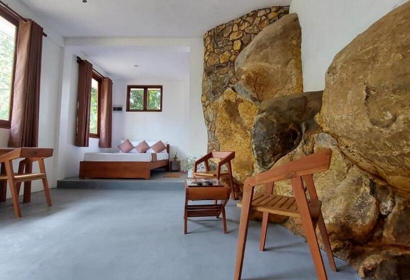 اتاق استاندارد با چشم‌انداز کوهستان, Rock N Fall Nature Resort