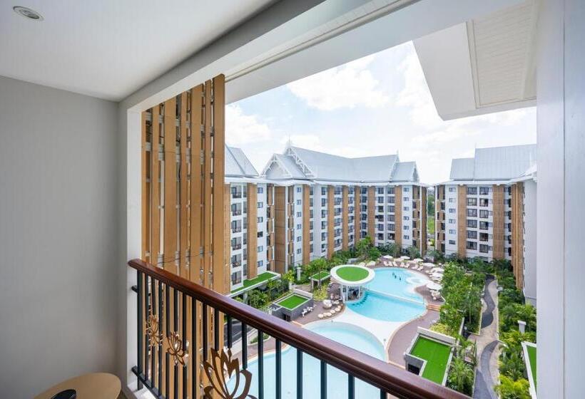 Полулюкс Вид на Бассейн, Wyndham Jomtien Pattaya