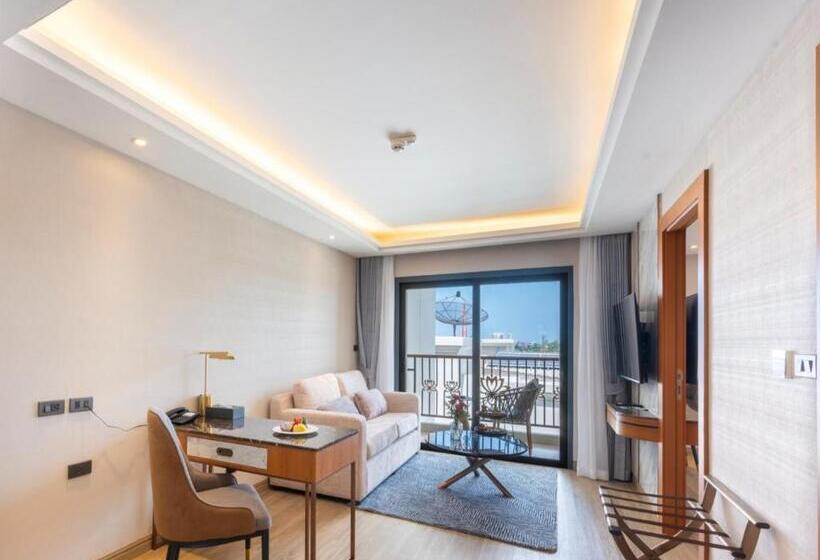 Полулюкс Вид на Бассейн, Wyndham Jomtien Pattaya