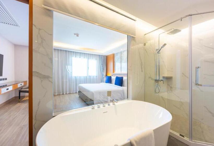 Полулюкс Вид на Бассейн, Wyndham Jomtien Pattaya