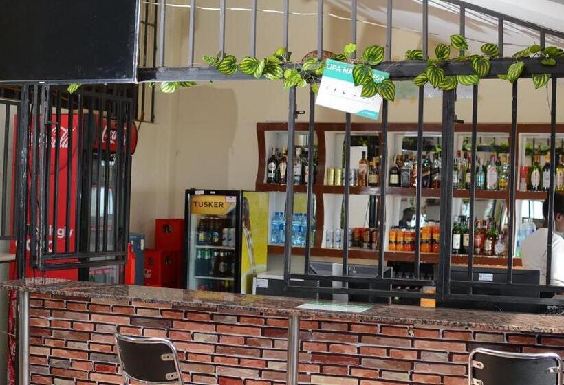اتاق استاندارد با چشم‌انداز دریاچه, Quinten Hotel Kisumu
