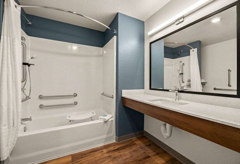 Люкс Адаптированный для Инвалидов, Woodspring Suites Port Orange   Daytona Beach