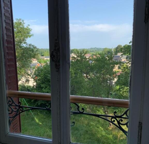 Трехместный Номер Стандарт с Балконом, Le Château Giat