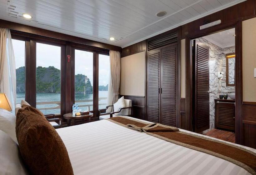 اتاق سوپریور با چشم‌انداز دریا, Mila Cruises