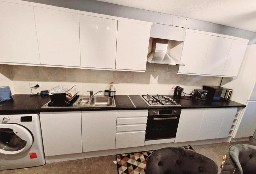 Номер Стандарт, Flat 16 Homedale House