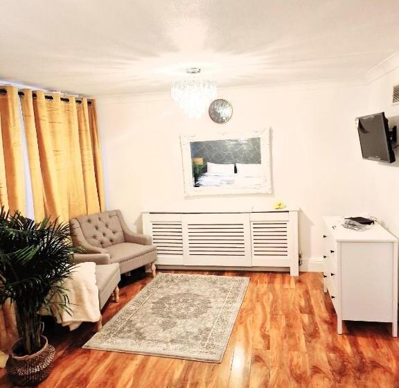 Номер Стандарт с Балконом, Flat 16 Homedale House