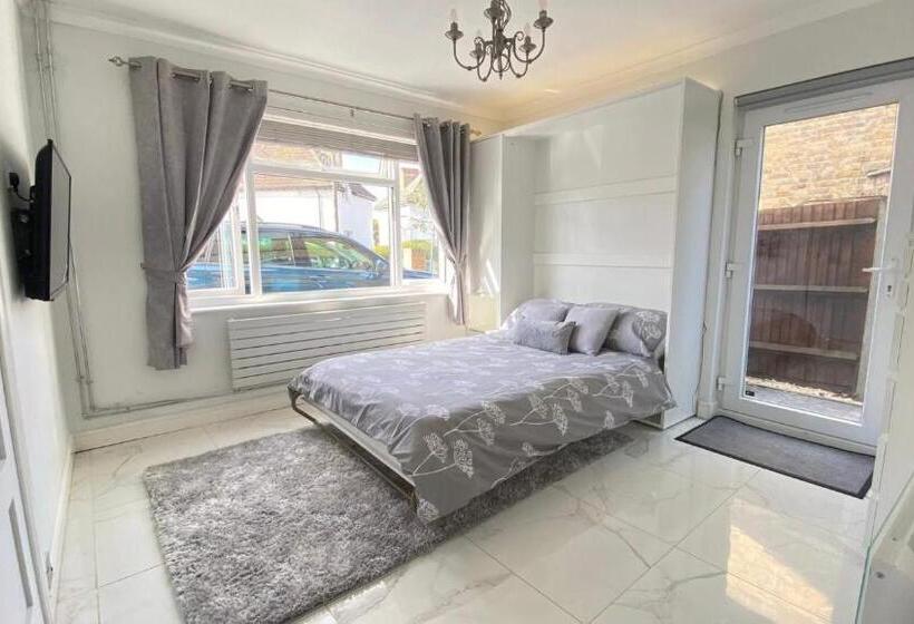 Номер Стандарт, Luxury Studio Apartment, Beckenham