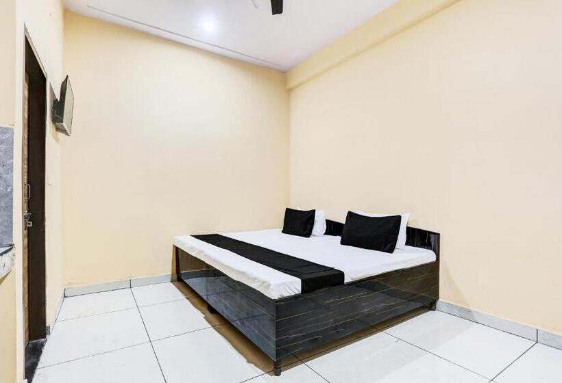 Трехместный Номер Классика, Oyo Hotel H.r