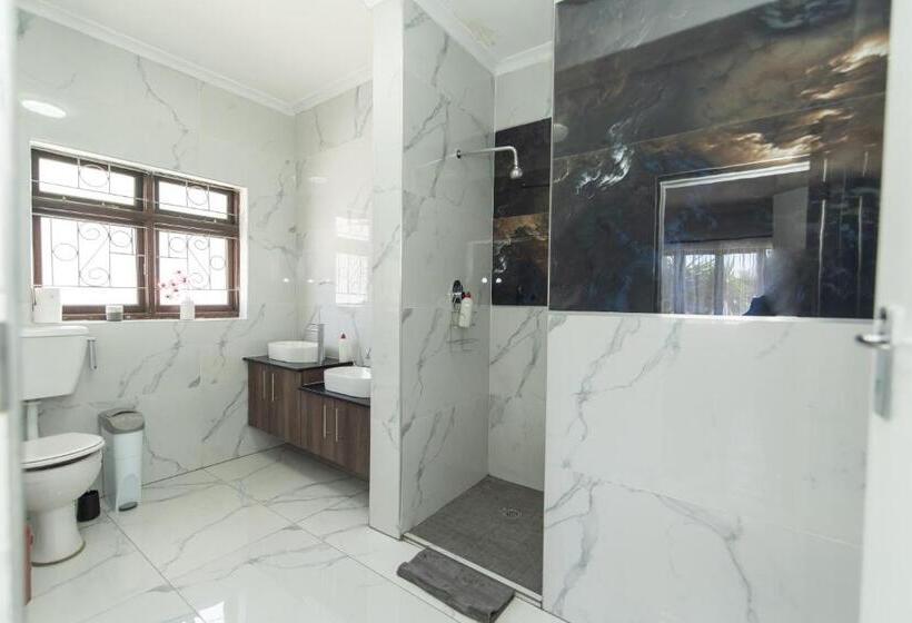 Люкс Deluxe Кровать Кинг, 16 On 7th Guesthouse Summerstrand