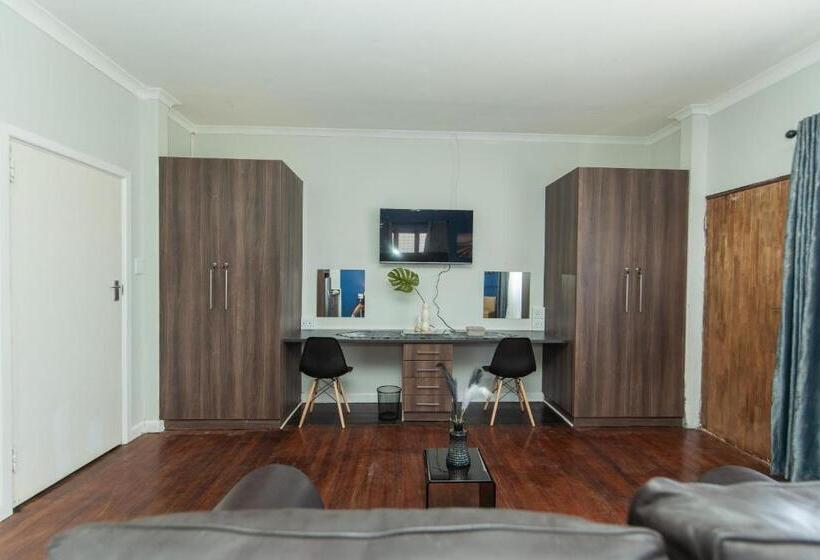 Люкс Deluxe Кровать Кинг, 16 On 7th Guesthouse Summerstrand