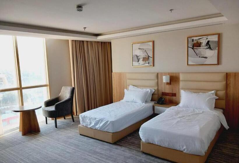 스탠다드 스튜디오, Samt Inn