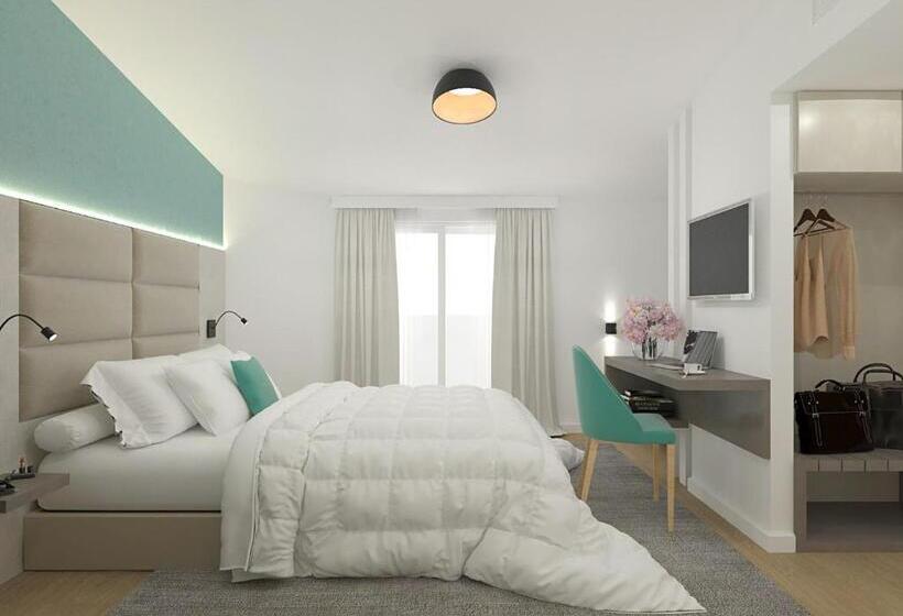Трехместный Номер Стандарт с Балконом, Chic & Charme Luxury Rooms