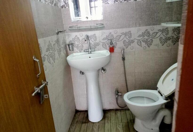 Трехместный Номер Классика, Oyo Flagship Hotel Sk Grand